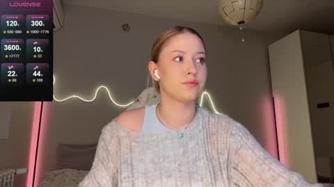 Snapshot of kittyloffe chatting on February 22, 2026, 3:07 am Monika online show from February 22, 2026, 3:07 am