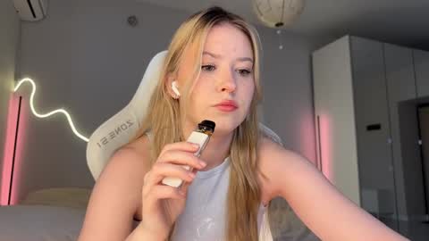 Snapshot of kittyloffe chatting on April 12, 2026, 3:00 am Monika online show from April 12, 2026, 3:00 am