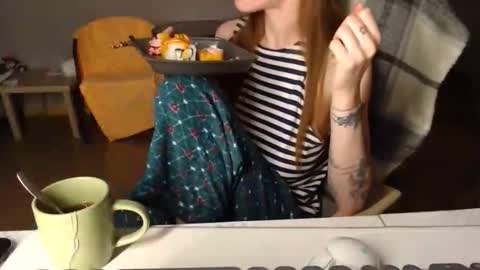 KittyloveMoon online show from April 29, 2026, 8:15 pm