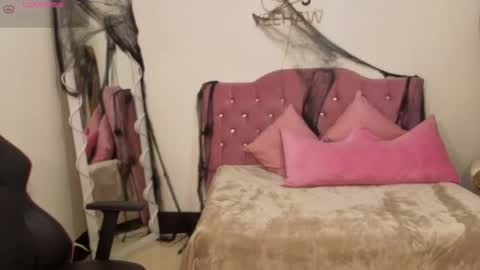 Kitty  online show from October 25, 2025, 11:40 am