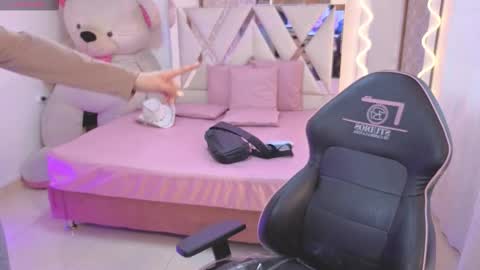 Kitty  online show from November 29, 2025, 7:28 pm