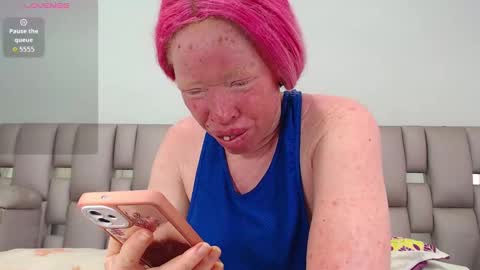 kittywhiteass online show from November 12, 2025, 2:39 pm