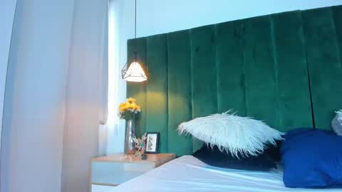 K I T T Y Y  online show from September 27, 2025, 8:14 pm