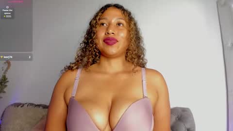 Lili online show from November 19, 2025, 8:42 pm