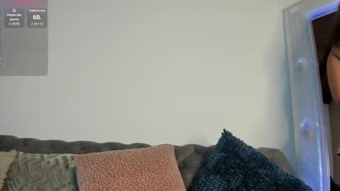 Lili online show from December 2, 2025, 8:15 pm