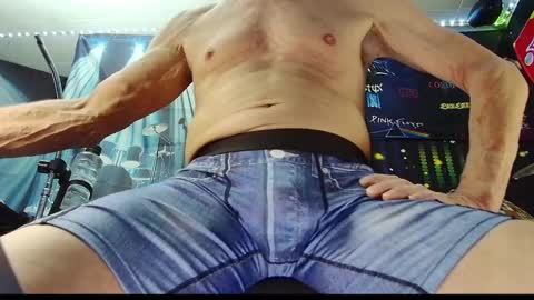 Snapshot of kiveuxmakeu chatting on October 1, 2025, 4:02 pm kiveuxmakeu online show from October 1, 2025, 4:02 pm