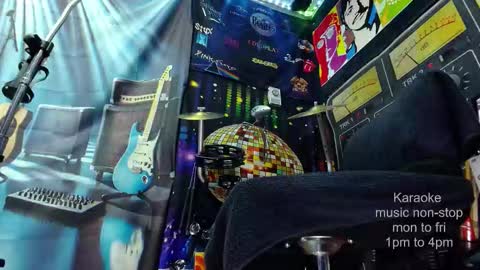 kiveuxmakeu online show from December 5, 2025, 5:53 pm