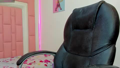 Snapshot of klaret_toy chatting on December 15, 2025, 8:02 pm Klaret online show from December 15, 2025, 8:02 pm