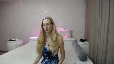 Klary online show from December 2, 2025, 6:19 am