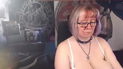 Snapshot of kleiner_teufel chatting on May 1, 2026, 4:22 pm Michelle online show from May 1, 2026, 4:22 pm