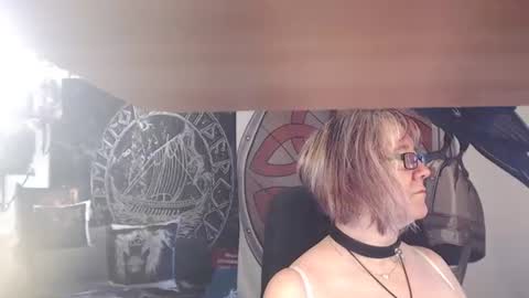 Snapshot of kleiner_teufel chatting on June 19, 2026, 4:17 am Michelle online show from June 19, 2026, 4:17 am