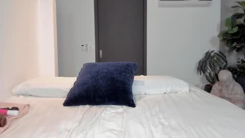 Christina online show from December 4, 2024, 6:44 am