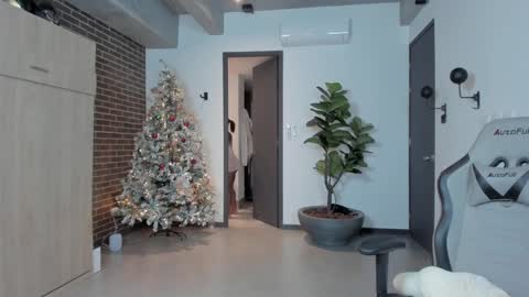 Christina online show from December 22, 2024, 3:33 am