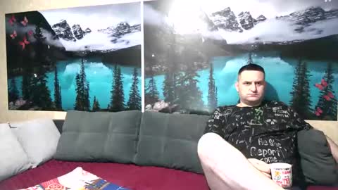 Kleosnow online show from December 2, 2025, 9:14 am