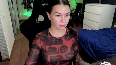 Snapshot of kleoxxx chatting on December 13, 2024, 9:52 pm Alisa.         online show from December 13, 2024, 9:52 pm