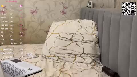 Snapshot of klikerstokens chatting on December 14, 2025, 8:13 pm Louise and Mark online show from December 14, 2025, 8:13 pm