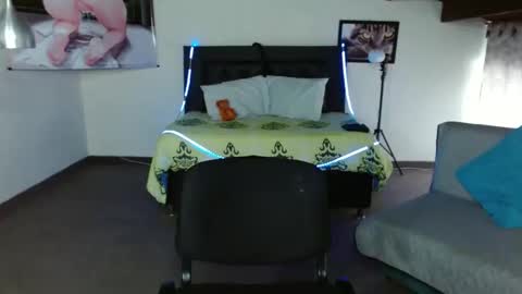 Snapshot of kloe_deker chatting on February 17, 2025, 2:04 pm Kloe deker online show from February 17, 2025, 2:04 pm