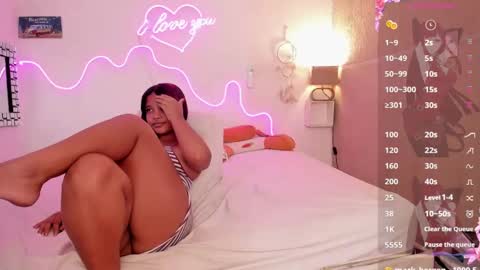 Snapshot of kloeandjhos chatting on December 7, 2024, 10:28 pm kloeandjhos online show from December 7, 2024, 10:28 pm