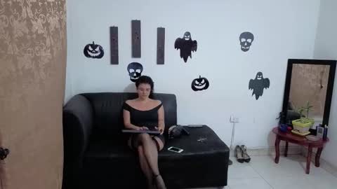 Snapshot of kloewolf chatting on October 23, 2025, 10:25 am Kloe online show from October 23, 2025, 10:25 am