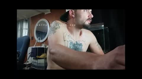 Snapshot of klou502 chatting on October 30, 2025, 5:35 pm LOUiViLAN online show from October 30, 2025, 5:35 pm