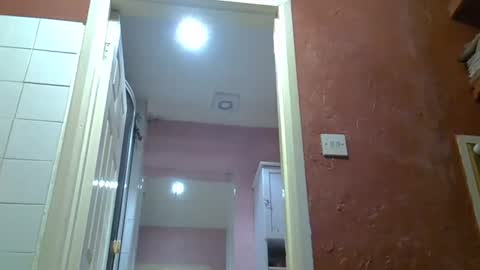 klovesu2000 online show from December 17, 2024, 7:59 pm