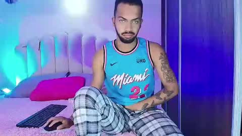 Snapshot of kmichelle1 chatting on November 16, 2025, 3:45 am kmichelle1 online show from November 16, 2025, 3:45 am