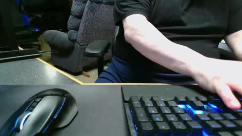 Kodiak1974 online show from November 30, 2025, 3:27 pm