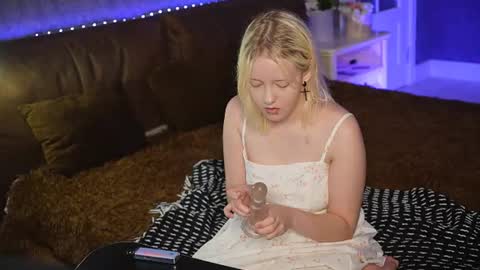 Snapshot of kofimoon chatting on July 11, 2026, 4:21 pm Kofi online show from July 11, 2026, 4:21 pm