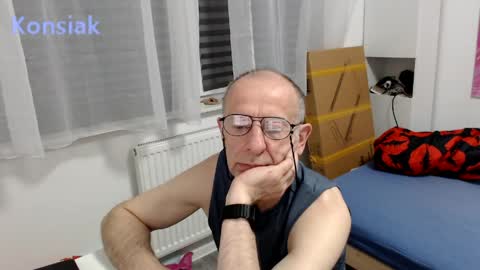 Snapshot of konsiak chatting on May 18, 2026, 6:47 pm Komsiak online show from May 18, 2026, 6:47 pm