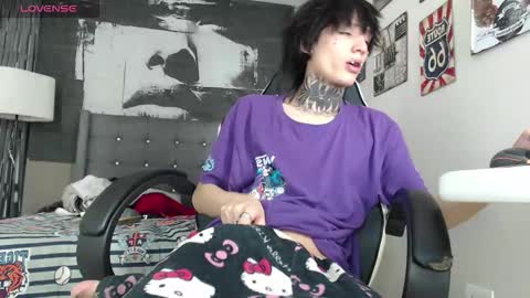 Snapshot of koryu_skull chatting on December 16, 2025, 12:04 am KORYU online show from December 16, 2025, 12:04 am