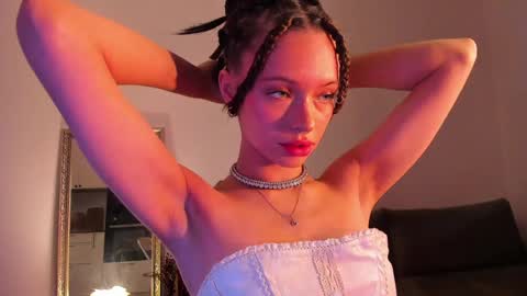 kossie_ online show from January 17, 2025, 4:04 pm