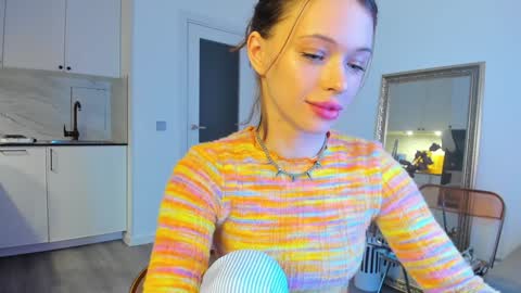 kossie_ online show from February 6, 2025, 2:58 pm