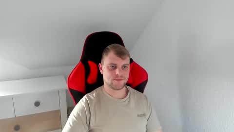 Snapshot of kozik1992 chatting on February 4, 2025, 2:21 pm Bartek online show from February 4, 2025, 2:21 pm