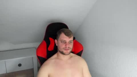 Snapshot of kozik1992 chatting on February 9, 2025, 1:22 am Bartek online show from February 9, 2025, 1:22 am