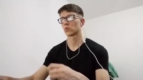 Snapshot of kpo10 chatting on January 7, 2025, 11:56 pm Facu online show from January 7, 2025, 11:56 pm