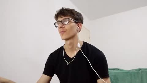 Snapshot of kpo10 chatting on March 8, 2025, 12:09 pm Facu online show from March 8, 2025, 12:09 pm