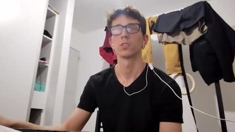 Snapshot of kpo10 chatting on October 21, 2025, 12:22 am Facu online show from October 21, 2025, 12:22 am