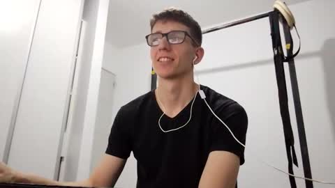 Snapshot of kpo10 chatting on December 16, 2025, 4:17 am Facu online show from December 16, 2025, 4:17 am