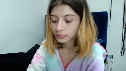 Snapshot of kratos_and_afrodita chatting on October 27, 2025, 5:50 pm kratos_and_afrodita online show from October 27, 2025, 5:50 pm