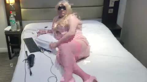 krazeholly42 online show from March 13, 2026, 9:32 pm