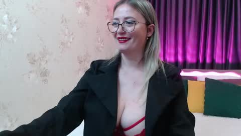 Snapshot of kriiskiss chatting on May 9, 2026, 1:49 pm Kriss online show from May 9, 2026, 1:49 pm