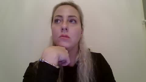 Snapshot of kriss_grace chatting on October 9, 2025, 5:44 pm Grace online show from October 9, 2025, 5:44 pm