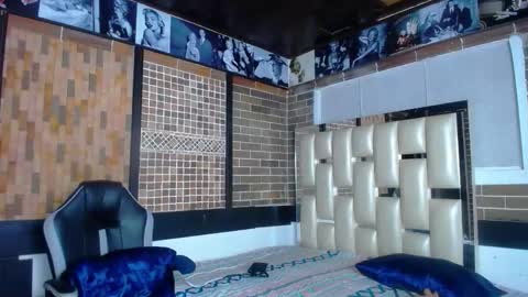 kriss_sweetboobs online show from February 4, 2026, 12:33 pm