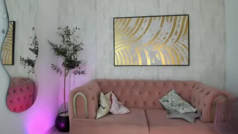 Snapshot of krissi_latore chatting on April 22, 2026, 12:18 pm Krisstine online show from April 22, 2026, 12:18 pm