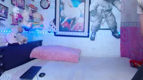 krisstal703358 online show from February 12, 2026, 7:42 pm