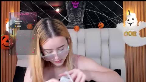 Snapshot of kristal_joi_dl chatting on October 29, 2025, 12:18 pm kristal online show from October 29, 2025, 12:18 pm