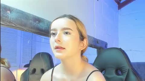 Snapshot of kristal_joi_dl chatting on November 20, 2025, 2:01 am kristal online show from November 20, 2025, 2:01 am