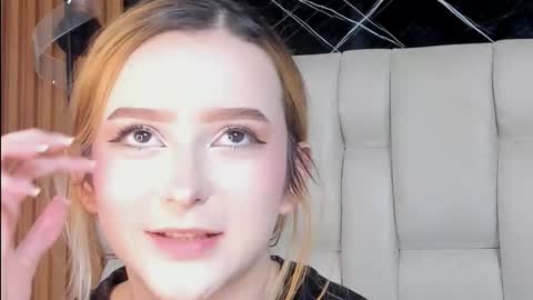 Snapshot of kristal_joi_dl chatting on November 21, 2025, 2:10 am kristal online show from November 21, 2025, 2:10 am