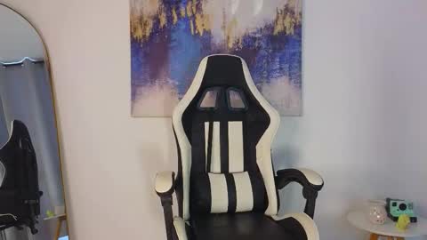 Snapshot of kristennblue_ chatting on November 10, 2025, 4:17 pm Kris online show from November 10, 2025, 4:17 pm