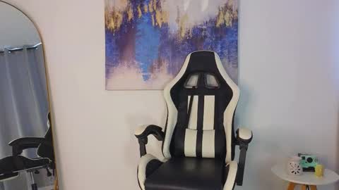 Snapshot of kristennblue_ chatting on November 19, 2025, 2:17 pm Kris online show from November 19, 2025, 2:17 pm